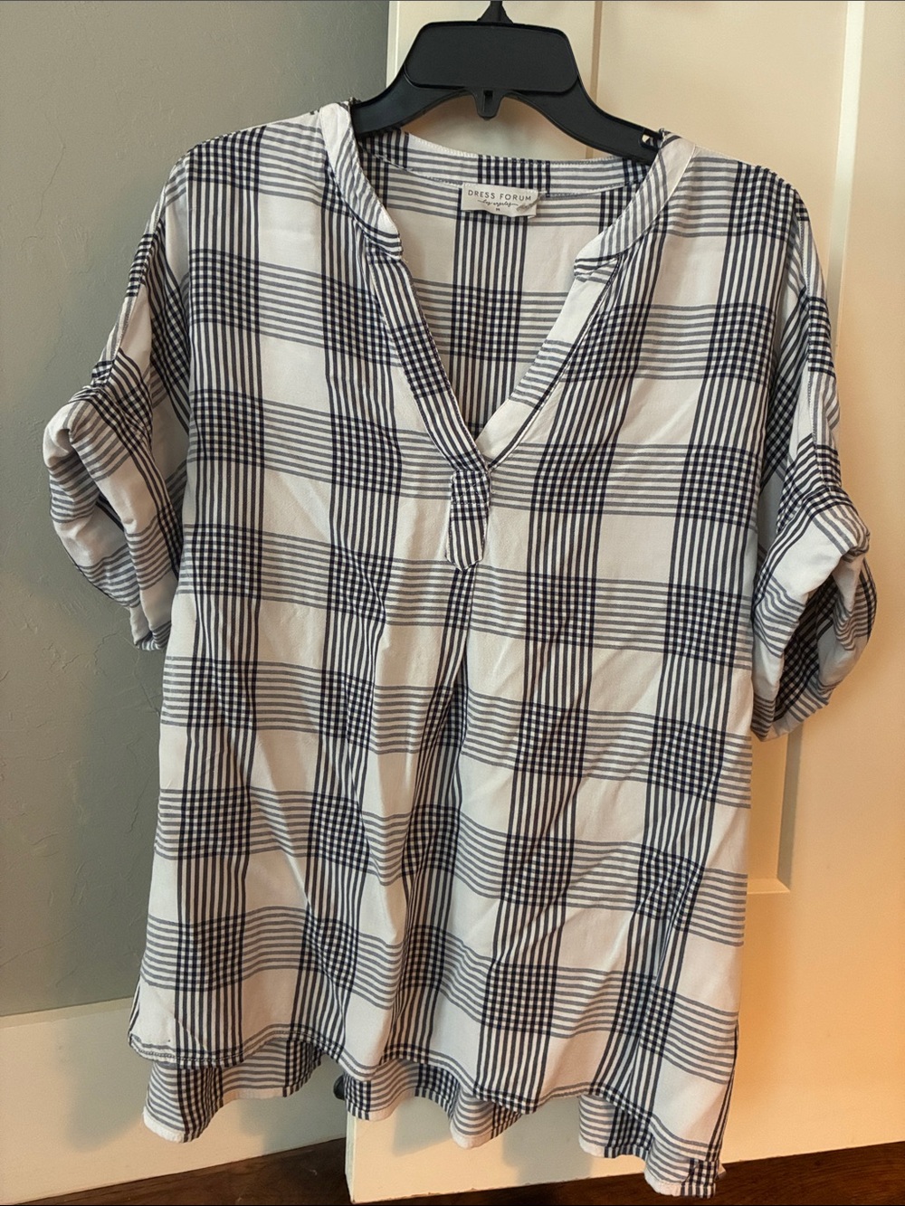 Dress Forum Black and White Plaid V-Neck Tunic Top